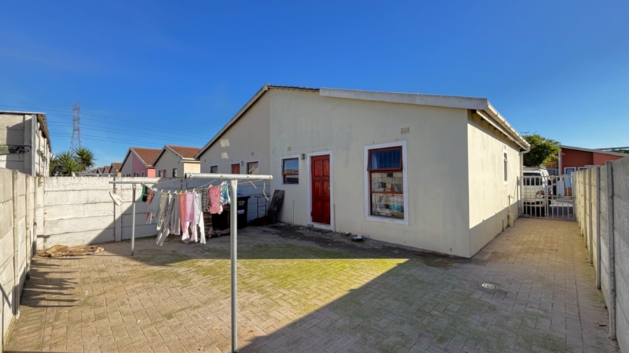 2 Bedroom Property for Sale in Lentegeur Western Cape